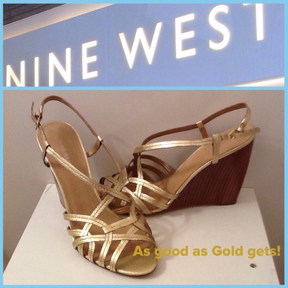 Nine West gold wedge sandal 🌟Host Pick🌟