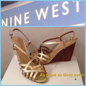 Nine West gold wedge sandal 🌟Host Pick🌟