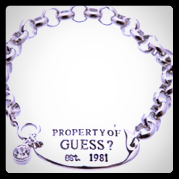 GUESS oval tag bracelet and choker set