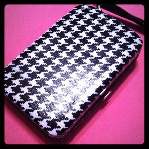 Houndstooth clutch