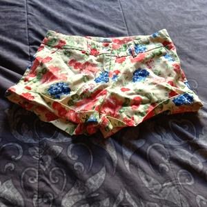 Super cute floral shorts :)