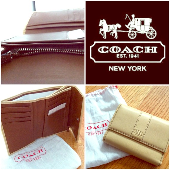 Coach Clutches & Wallets - NWT Beautiful nude color Coach wallet