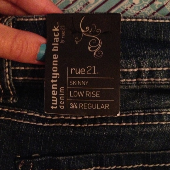 ✨REDUCED✨ Rue 21 low rise skinny jeans. NWT - Picture 3 of 4
