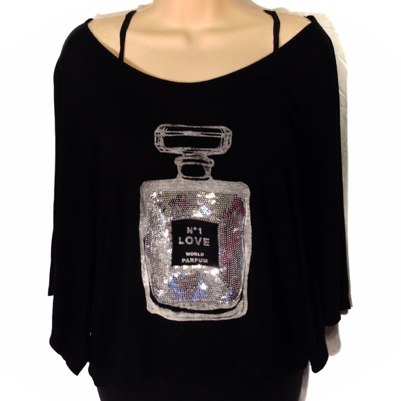 🚫Sold🚫#99  Really Cute Top with Butterfly Effect