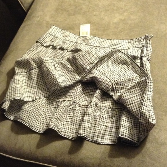 🎯SOLD 100% Ramie Plaid Skirt w/Ruffle Detail - Picture 2 of 4