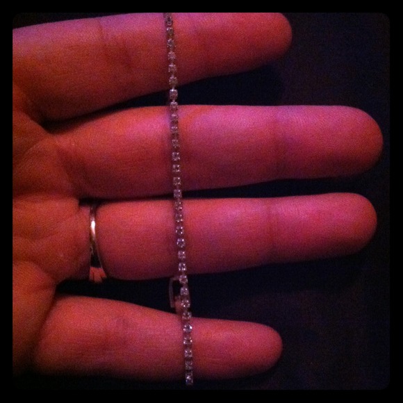 Tennis bracelet