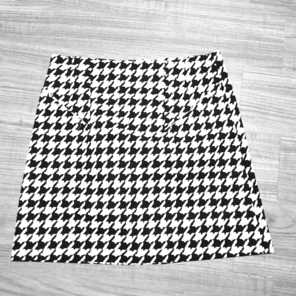 Houndstooth black and white skirt