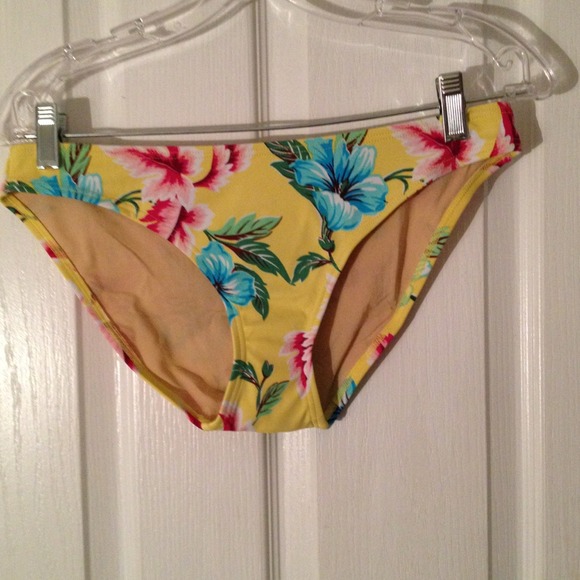 🚫SOLD🚫 VS Bathingsuit - Picture 3 of 3