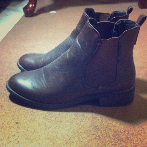 Forever21 Chelsea Ankle Boot