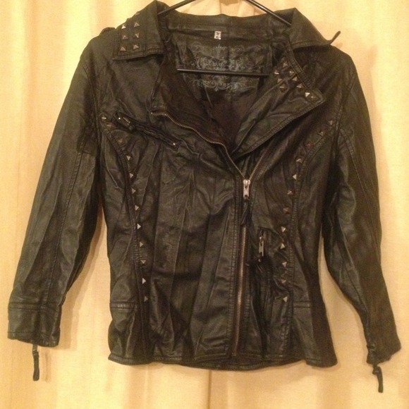 Super cute black fall jacket!