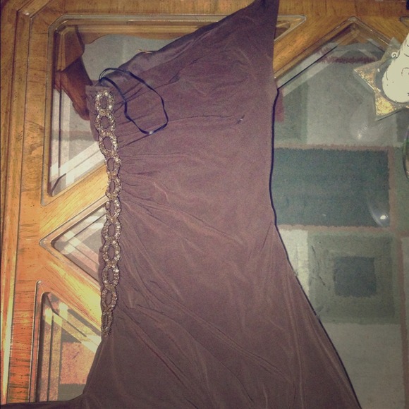 Party dress with gold beading on the side, slit