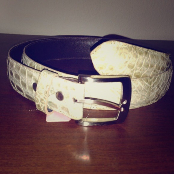 On sale! Light gray genuine crocodile belt!