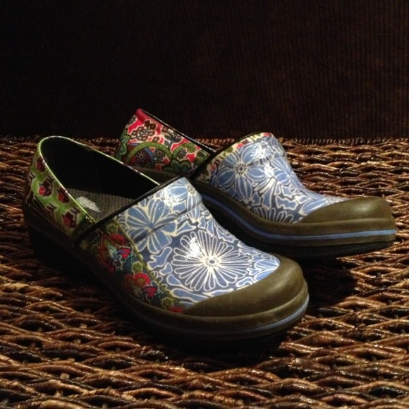 Clogs.