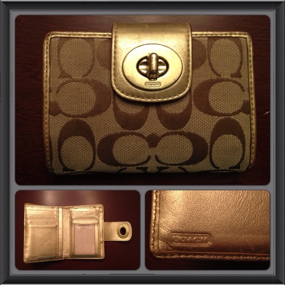 ON  HOLD @dirose  💯Authentic Coach brown wallet