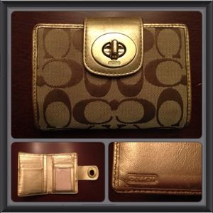 ON  HOLD @dirose  💯Authentic Coach brown wallet