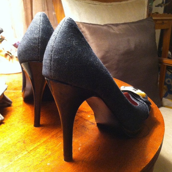 Classic Calvin Klein Pumps. NWOB. - Picture 4 of 4