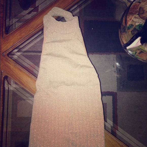 Super cute Halter top!! 😉