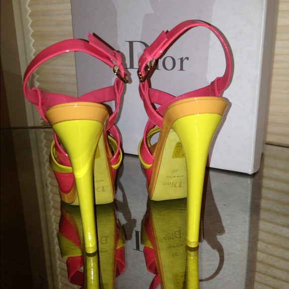 ☀🌺SOLD🌺☀Christian Dior platform heels. Size 38. - Picture 4 of 4