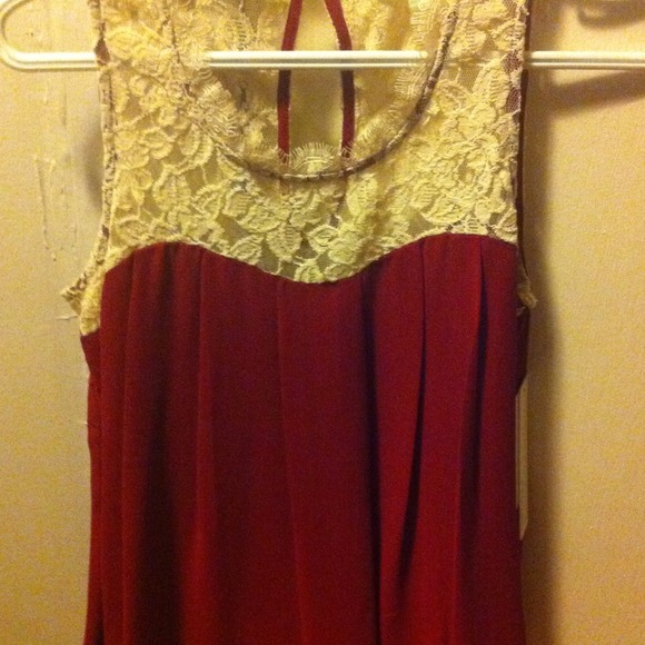 Sleeveless Lace Flowy Top