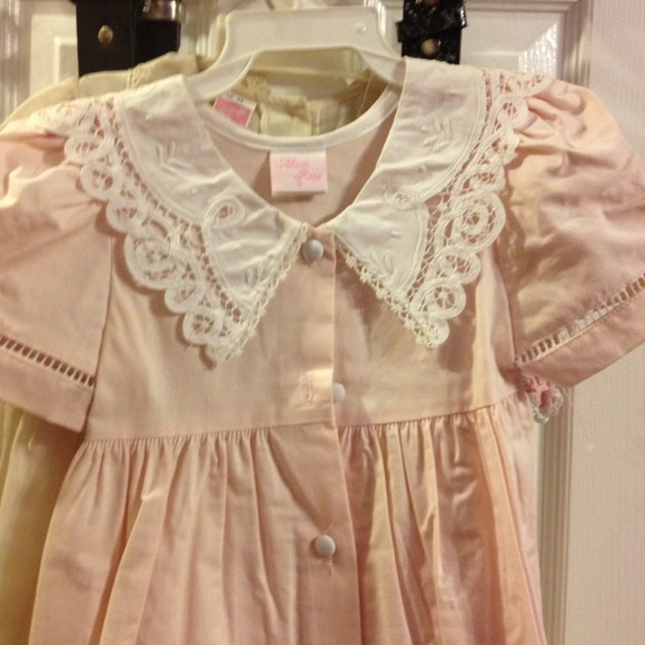 Light pink child's dress - Picture 2 of 2