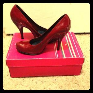 Beautiul pair of patent red pumps! BCBGirls!