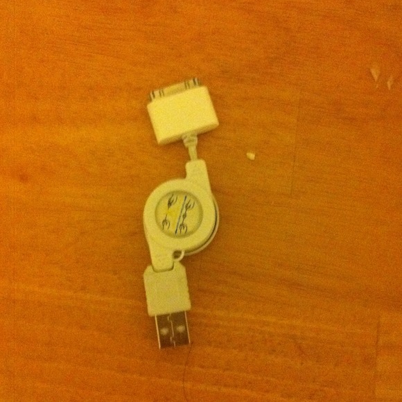 iPhone 3 & charger cord - Picture 3 of 3