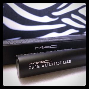 MAC Zoom Waterfast Lash