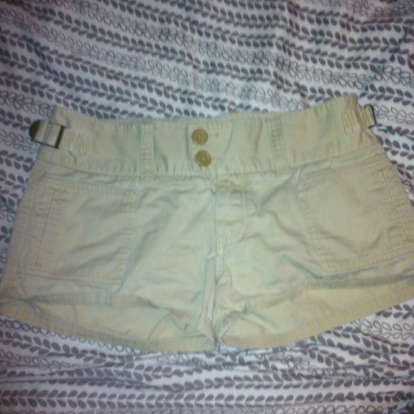 Abercrombie tan shorts
