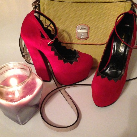 Sky high red heels 👠📍📍