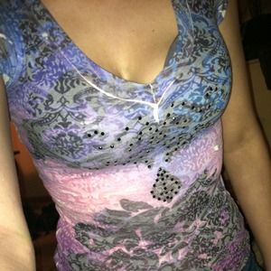 Beaded shortsleeve V-neck