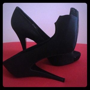 REDUCED! From $45. Steve Madden satin pumps