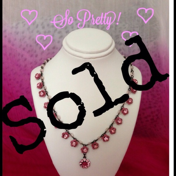 ❗️BUNDLED❗️Pink Crystal Flower Necklace