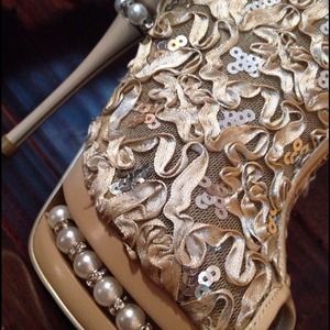 Ankle stiletto peep toe