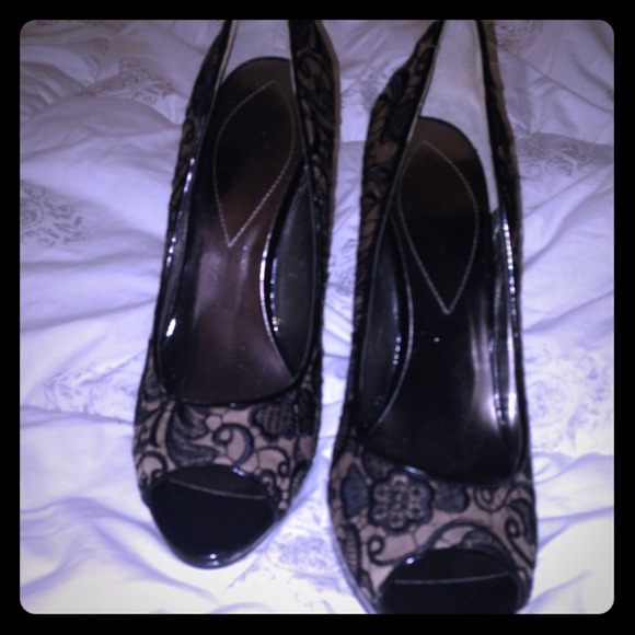 Womens size 9 guess lace peep toe heels