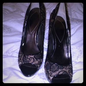 Womens size 9 guess lace peep toe heels