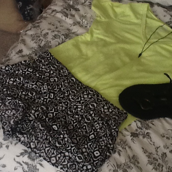 REDUCED Black and white fabric shorts