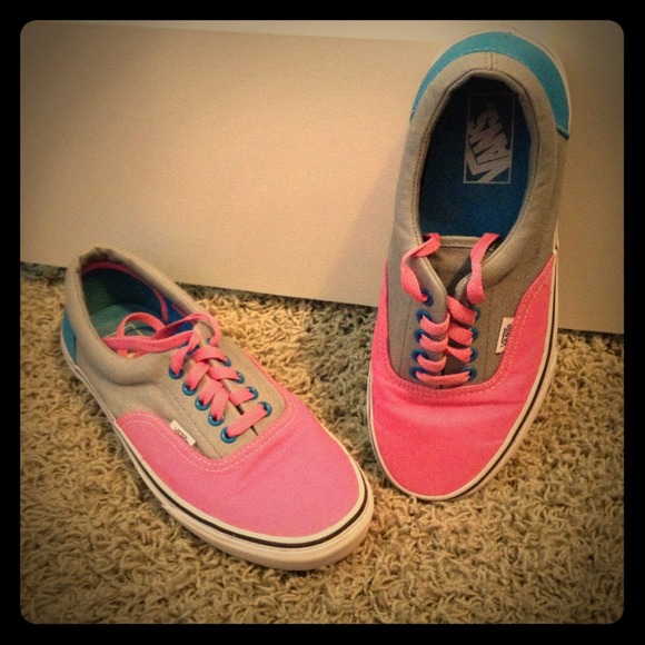 Never worn because they are not my size😔