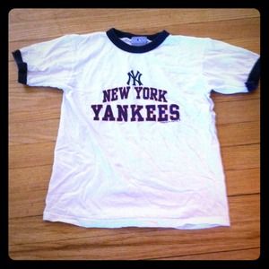 A children's small New York Yankees t shirt.