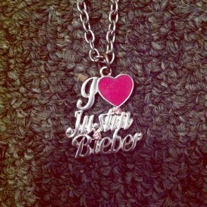 Justin bieber necklace. 💕