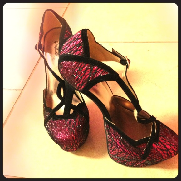 Size-7 Qupid 6" pumps!