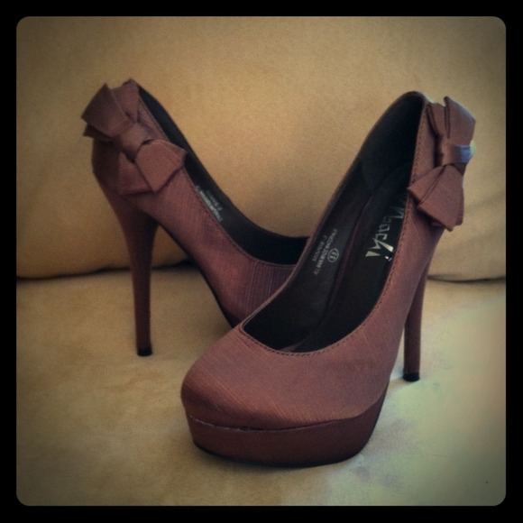 Brown platform heels w/ Bow, Never been worn 5.5