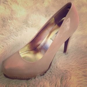 Simply Vera Vera Weng Nude Patent Pumps 6.5