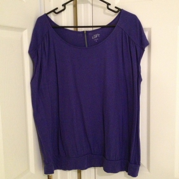 🚫Sold🚫Casual Loft t-shirt
