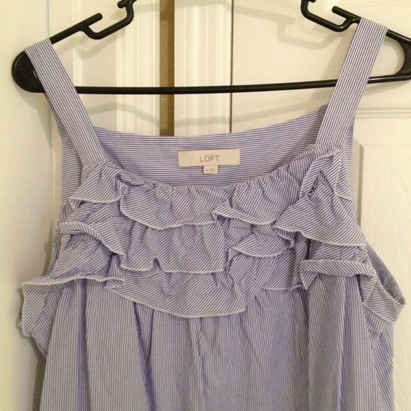 🚫Sold🚫Adorable Loft top - Picture 2 of 4