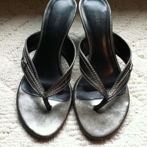 🌼Cute sandals with small heel 🌼