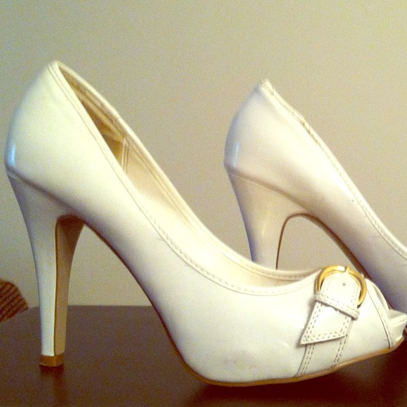 White Heel with Gold Buckle