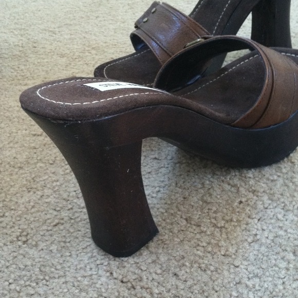 Brown Steve Madden heels - Picture 3 of 3