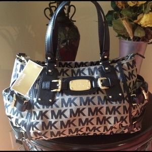 Beautiful authentic Michael Kors FINAL DISCOUNT!!