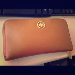 SOLD!!! Auth TORY BURCH Robinson Zip Around Wallet