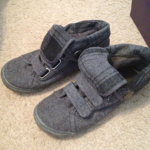 ★donated★Grey blowfish shoes